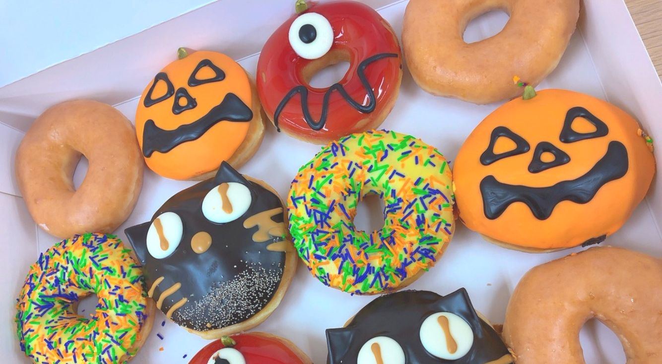 「Krispy Kreme Doughnuts（クリスピー・クリーム・ドーナツ）」からハロウィン限定ドーナツが登場♡人気のドーナツがカラフルなモンスターに変身！