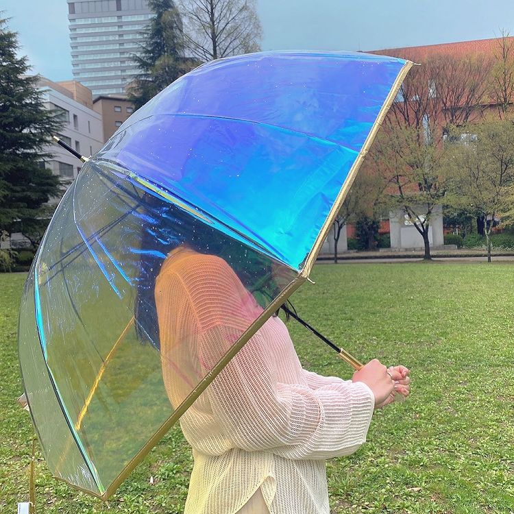 雨の日がハッピーになる 写真も映えるおしゃれなアイテム オーロラ傘 を紹介 Apptopi